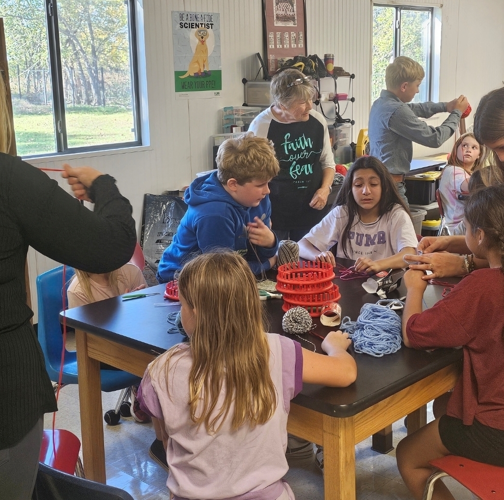 SIVELLS BEND ISD
4-H Students ~ Grades 6-7-8.
GETTING PREPARED FOR 4-H YOUTH FAIR
Enrichment Activities: ▪︎sewing
▪︎crochet
▪︎fiber arts
Students learned about sewing machines, sewing on paper, and seam allowance.
Projects:
▪︎ bracelet
▪︎ cap
▪︎ scarf