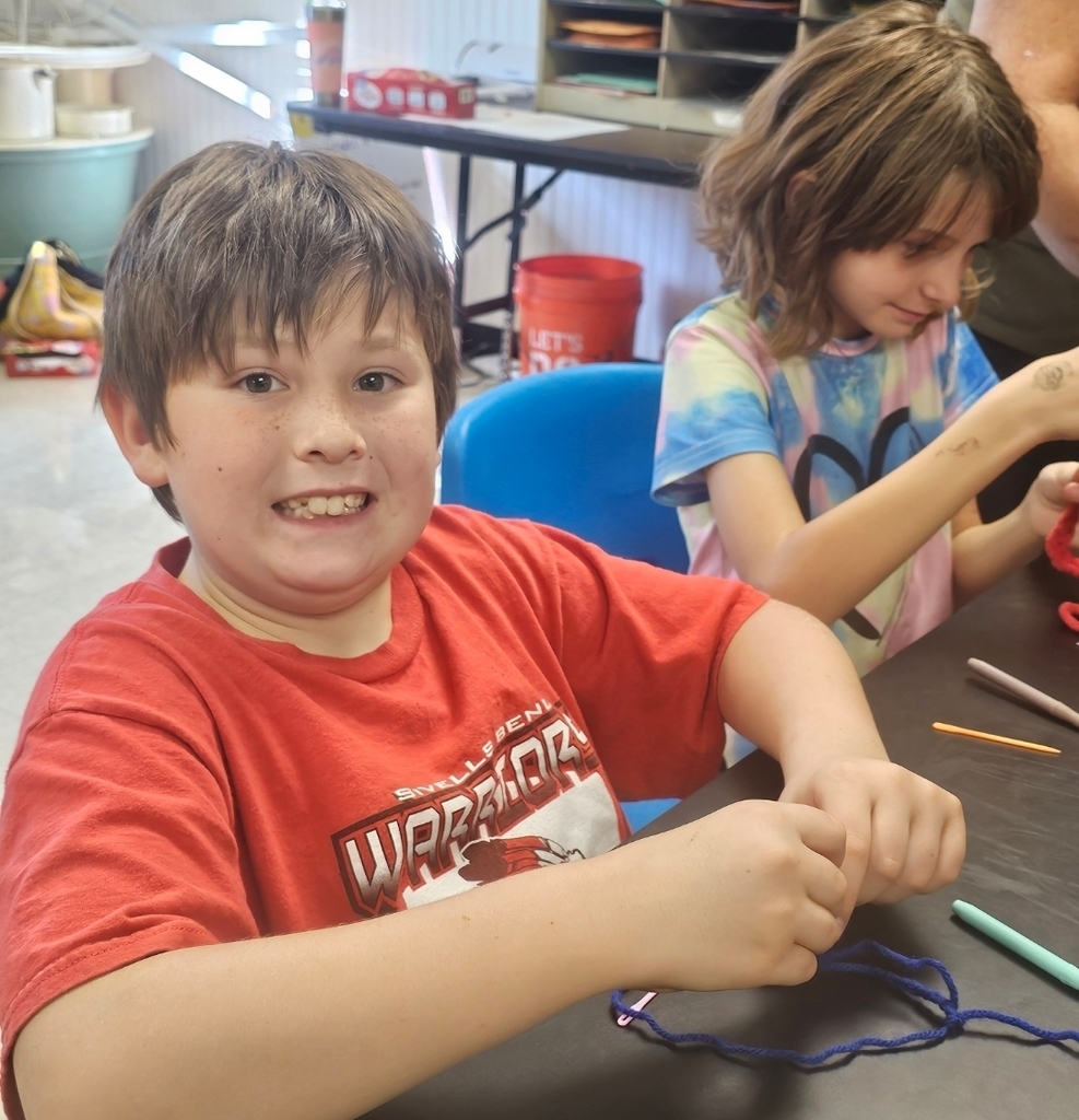 SIVELLS BEND ISD
4-H Students ~ Grades 6-7-8.
GETTING PREPARED FOR 4-H YOUTH FAIR
Enrichment Activities: ▪︎sewing
▪︎crochet
▪︎fiber arts
Students learned about sewing machines, sewing on paper, and seam allowance.
Projects:
▪︎ bracelet
▪︎ cap
▪︎ scarf