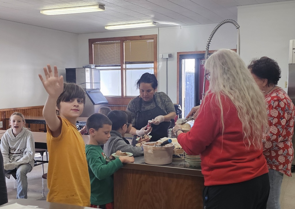 SIVELLS BEND ISD-
☆WALK ACROSS TEXAS☆
Students participated in the
Walk Across Texas Challenge.  The students were split up in 3 teams.  The team with the most miles had their own ice cream party. BLUE TEAM WON!!