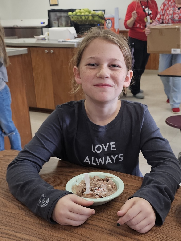 SIVELLS BEND ISD-
☆WALK ACROSS TEXAS☆
Students participated in the
Walk Across Texas Challenge.  The students were split up in 3 teams.  The team with the most miles had their own ice cream party. BLUE TEAM WON!!