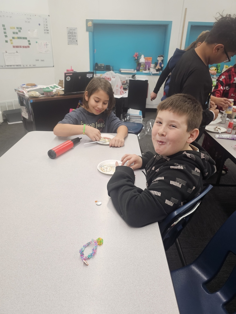 Sivells Bend ISD
DECORATING PRETZLES