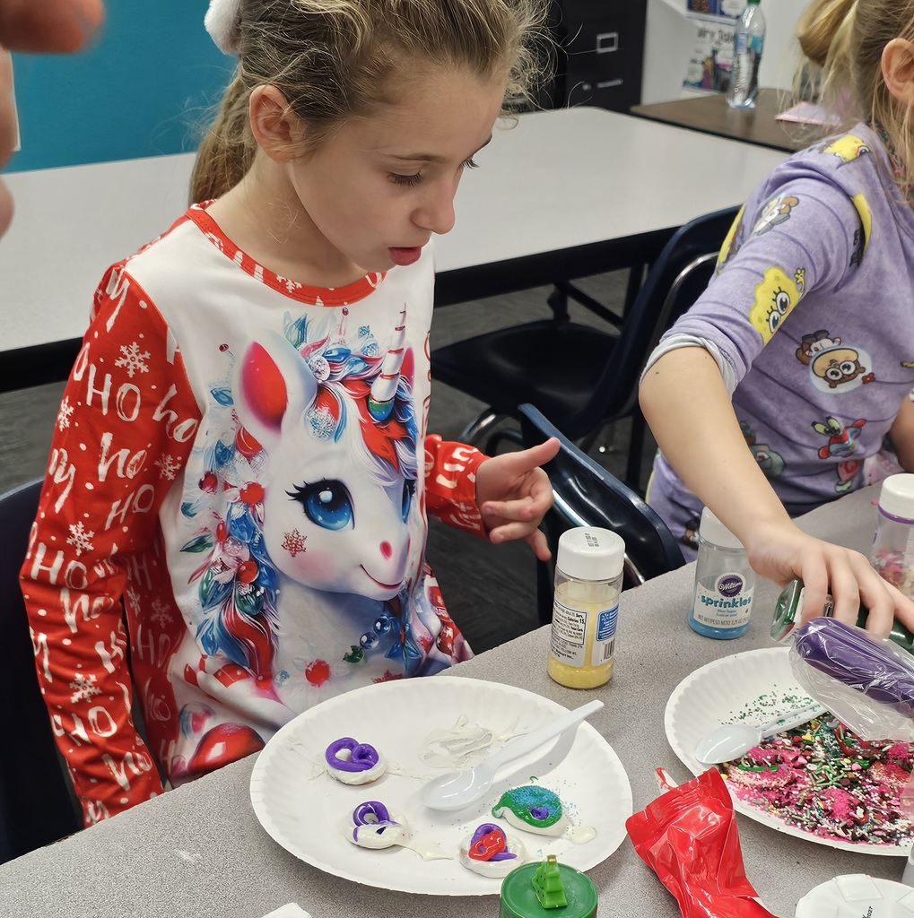 Sivells Bend ISD Third Grade Decorating Pretzels