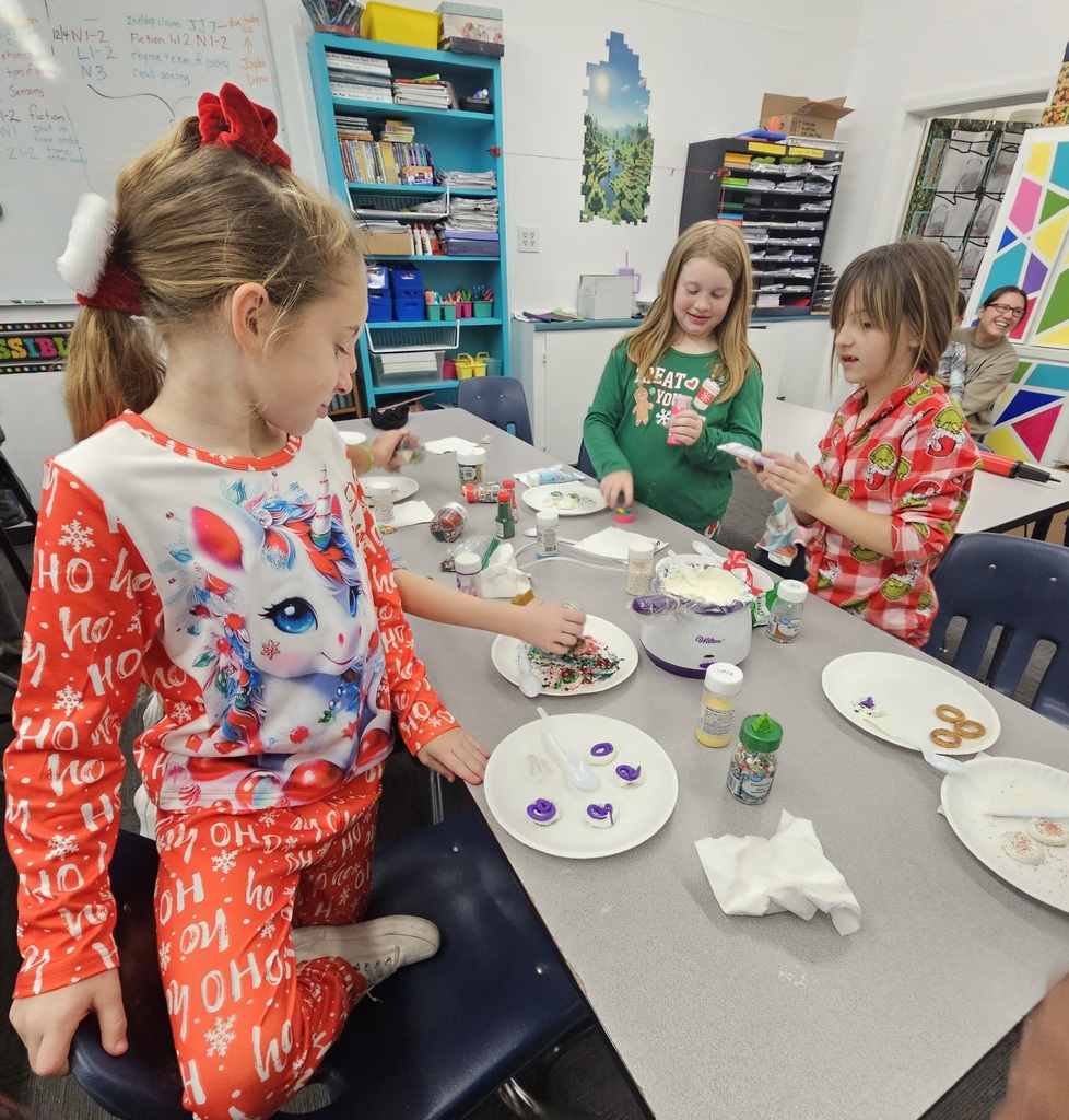 Sivells Bend ISD Third Grade Decorating Pretzels