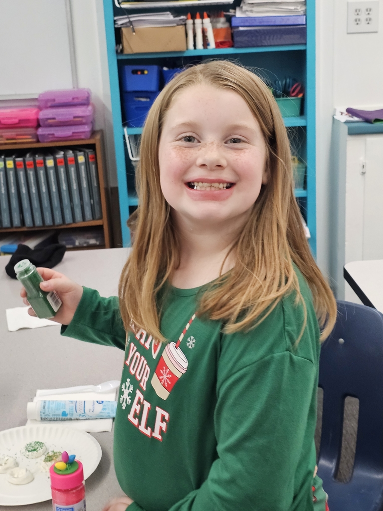 Sivells Bend ISD Third Grade Decorating Pretzels