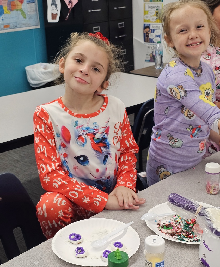 Sivells Bend ISD Third Grade Decorating Pretzels