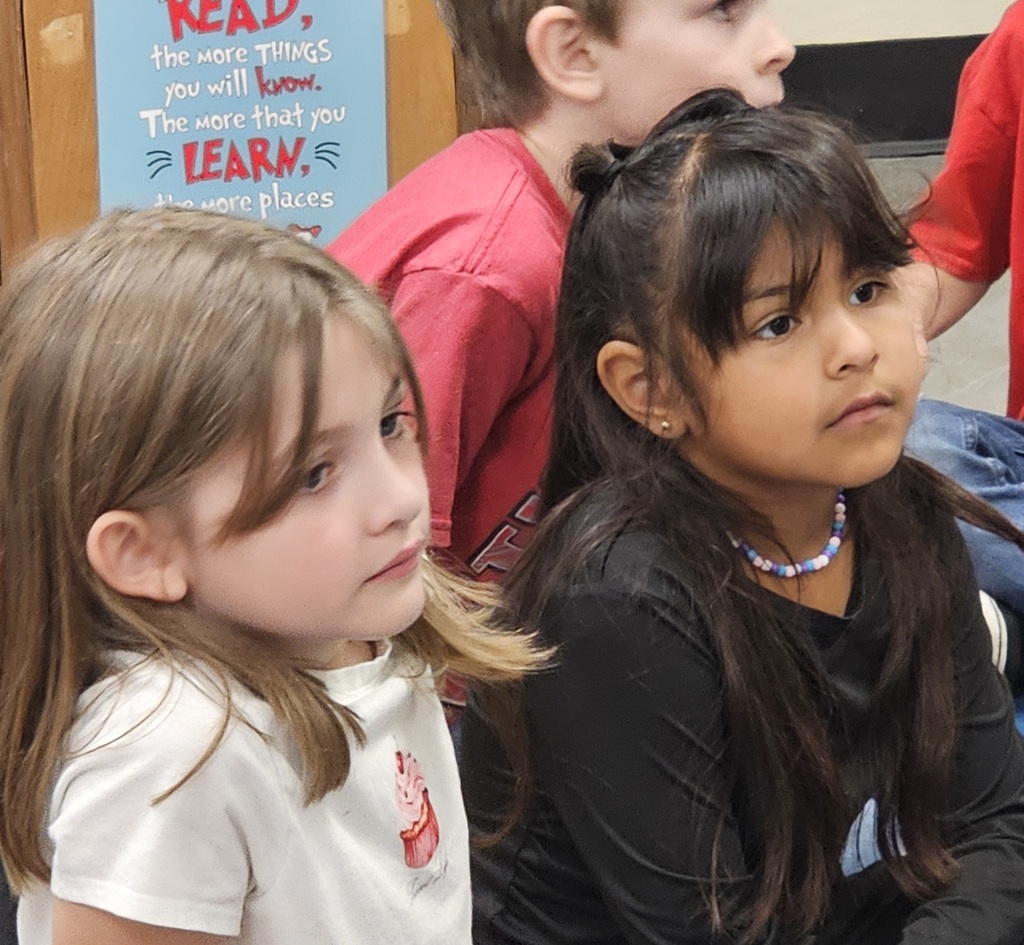 SIVELLS BEND ISD
Pre K & Kindergarten loved the visit from Kimberly Reiter from the Cooke County Library's 123 The Story is Coming to Me. 

Thank you for reading to our students.