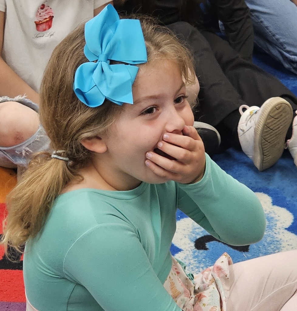 SIVELLS BEND ISD
Pre K & Kindergarten loved the visit from Kimberly Reiter from the Cooke County Library's 123 The Story is Coming to Me. 

Thank you for reading to our students.