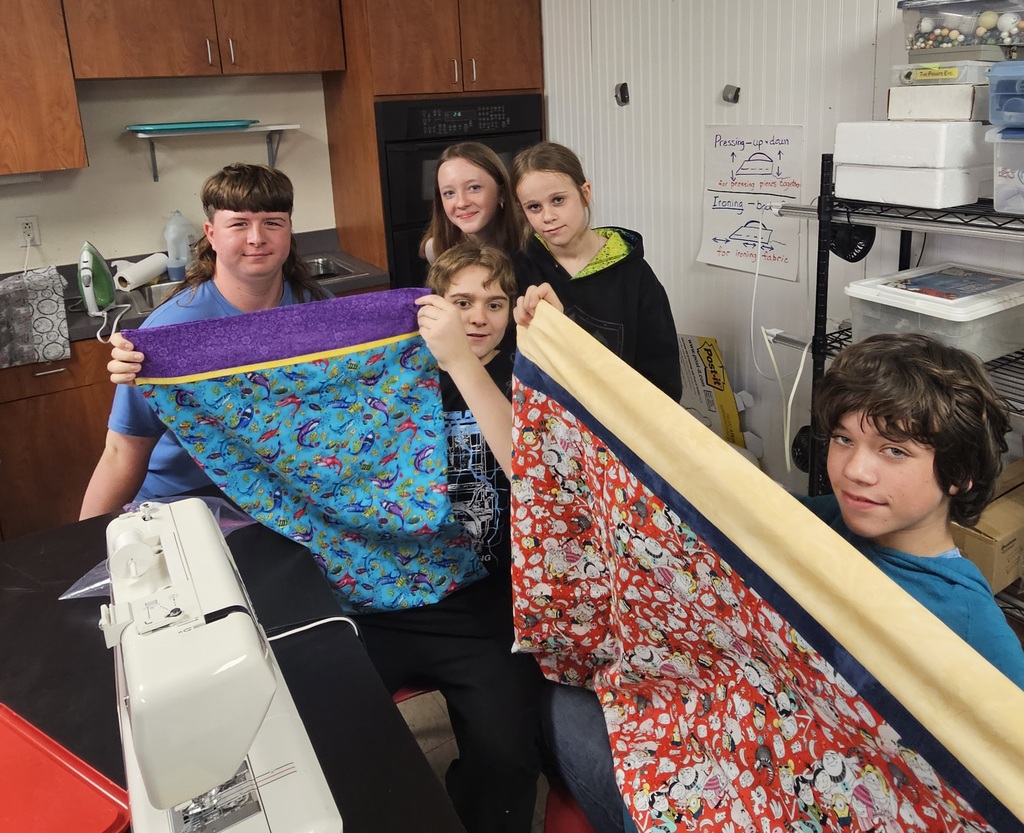 SIVELLS BEND ISD
4-H 6th 7th 8th Grades
Students engage in many Enrichment Activites through our 4-H program.
Today they learned about sewing machines, sewing on paper and seam allowance.