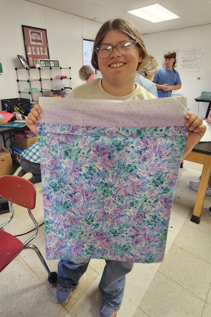 SIVELLS BEND ISD
4-H 6th 7th 8th Grades
Students engage in many Enrichment Activites through our 4-H program.
Today they learned about sewing machines, sewing on paper and seam allowance.