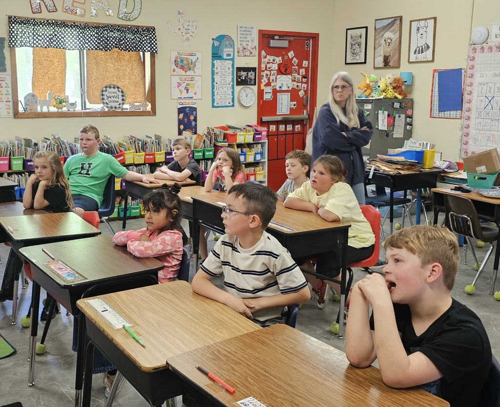 SIVELLS BEND ISD
SBISD students in the 1st & 2nd grades participated in a presentation about financial literacy nt the First State Bank..