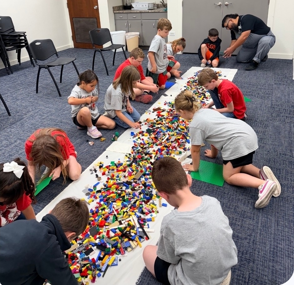 Sivells Bend ISD
Pre-K thru 2nd Grade
Field Trip to the Cooke County Library to view their art work.