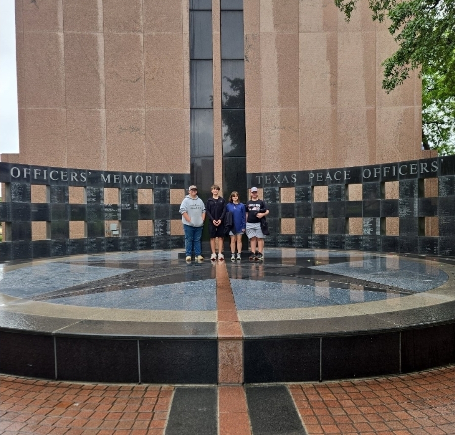 SIVELLS BEND ISD
8TH GRADE TRIP - Capital
Capital
Bucees's
Gold Rush Escape Room
Amy's Ice cream