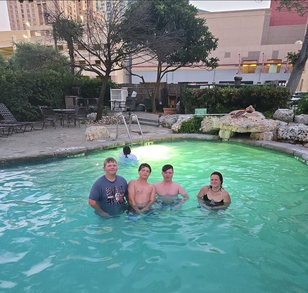 SIVELLS BEND ISD
8TH GRADE TRIP
Braums
Hemisfair Park
Pool
Twisted