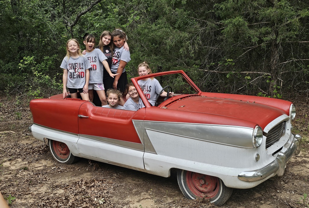SIVELLS BENDS ISD
3rd Grade
Field Trip
Oak Hills in Bowie, Tx
Dairy Queen
Lindsay Park