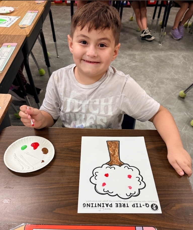 Mrs. Downey’s 1st and 2nd grade classes had an “appleicious” week learning about apples and tasting them. 