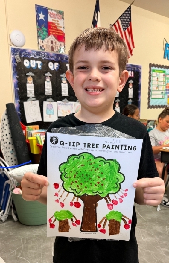 Mrs. Downey’s 1st and 2nd grade classes had an “appleicious” week learning about apples and tasting them. 