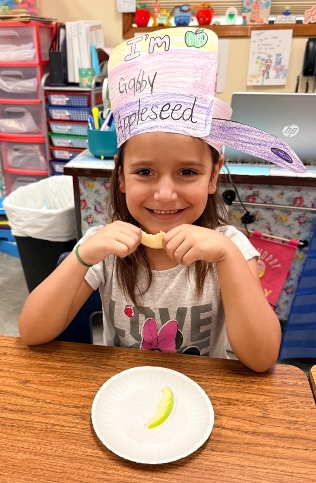 Mrs. Downey’s 1st and 2nd grade classes had an “appleicious” week learning about apples and tasting them. 