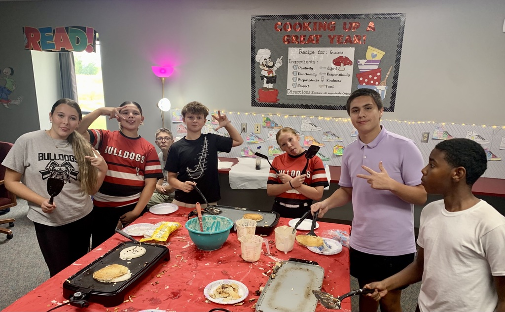 Postiers class making pancakes