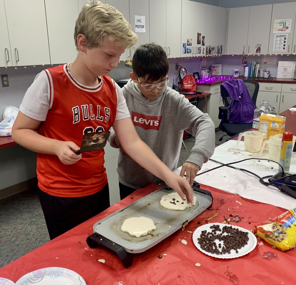 Postiers class making pancakes