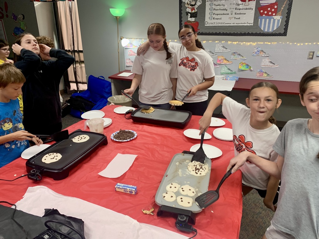 Postiers class making pancakes