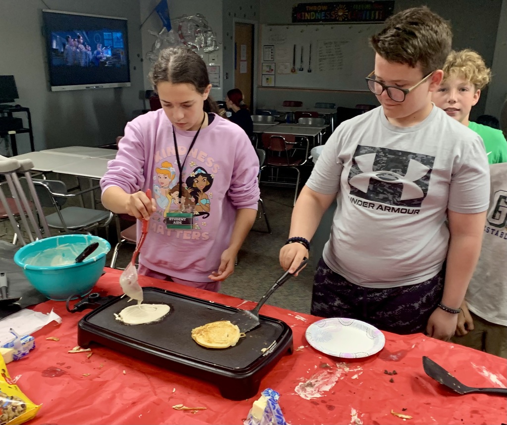 Postiers class making pancakes