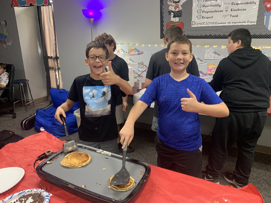 Postiers class making pancakes