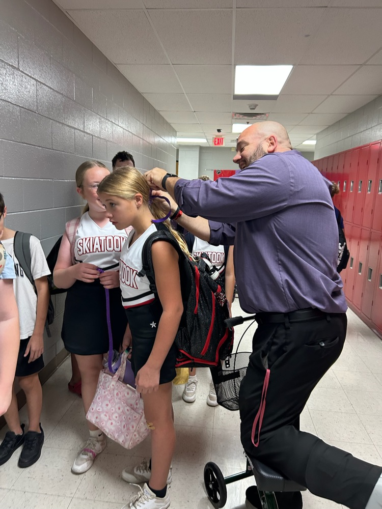 Mr Scheihing helping a student