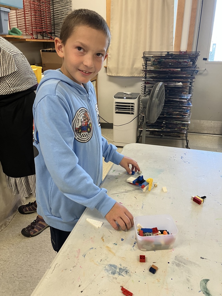Students in STEAM class using Legos to build