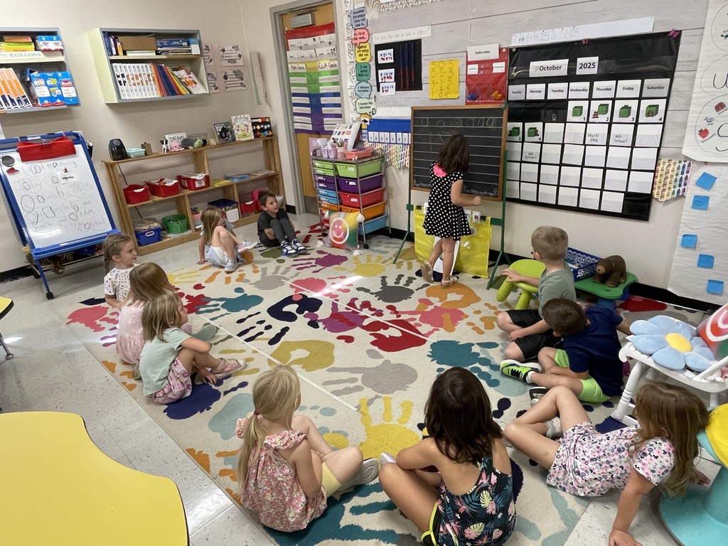 Kindergarten was introduced to our next two zoo phonics friends: A-Allie alligator and G-Gordo gorilla 