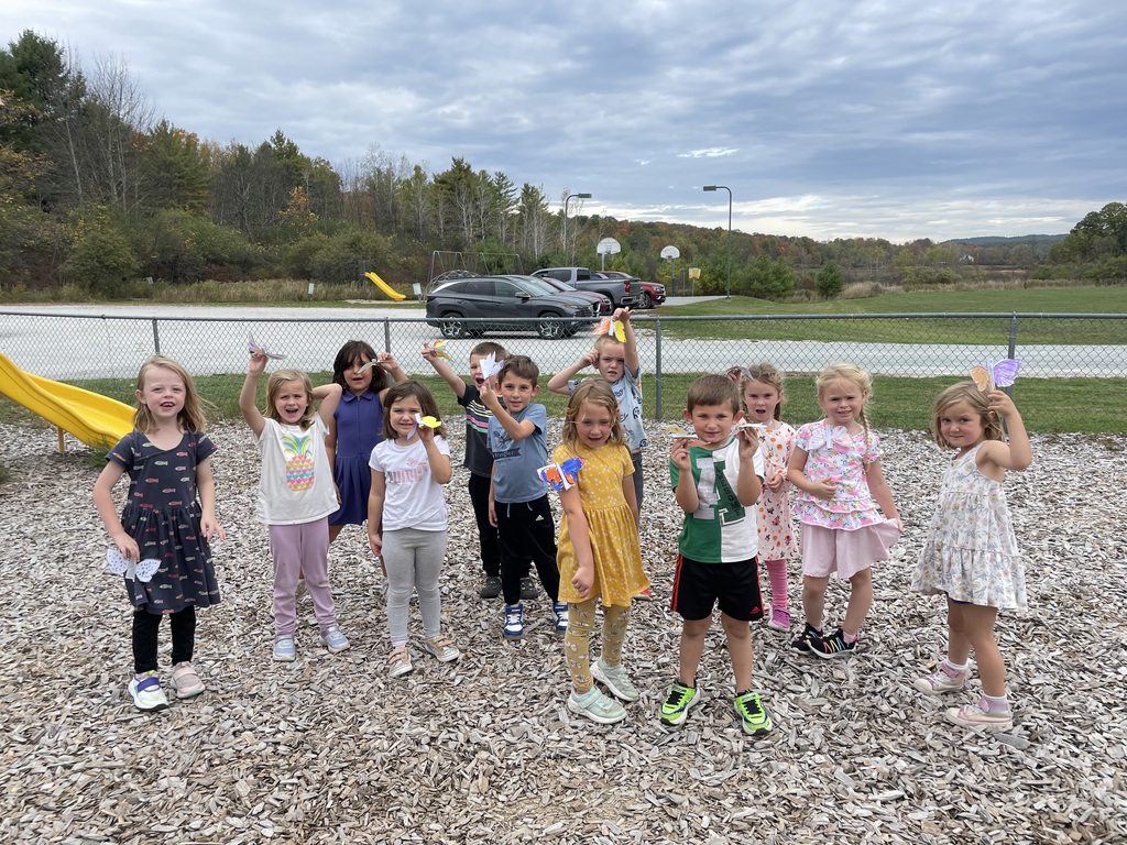 Kinders learned about why butterflies are colorful and the different ways they use their colors/patterns to protect themselves from predators. They all had a chance to create their own butterfly wings! 