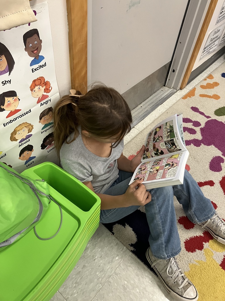 Some of our 3rd grade BEARS during SSR time (Silent Sustained Reading) 