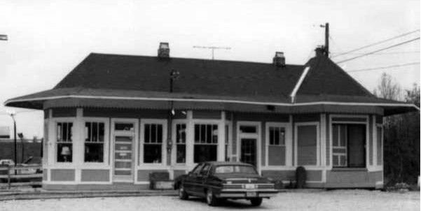 Carthage Junction Depot Gingerbread House Competition