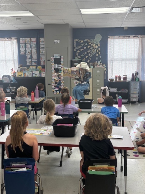 miss illinois high school rodeo came to read to us!