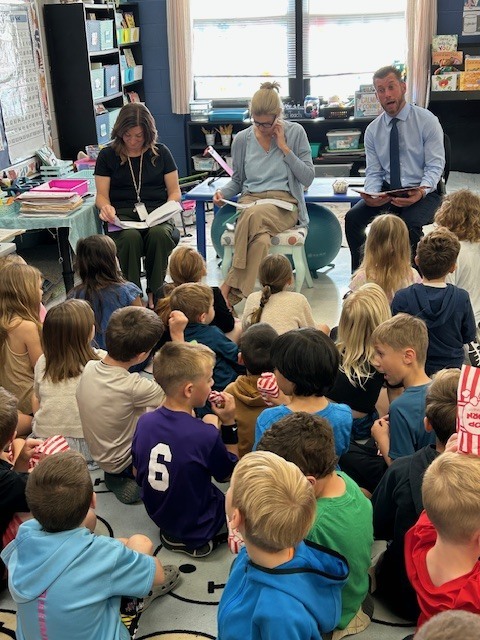 1ST GRADE POPCORN WITH THE PRINCIPALS