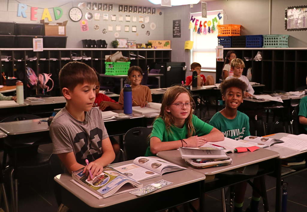 Mrs. Stones 4th grade students learn about  Knights, Craftsmen, Munks, and nuns using graphic organizers and books