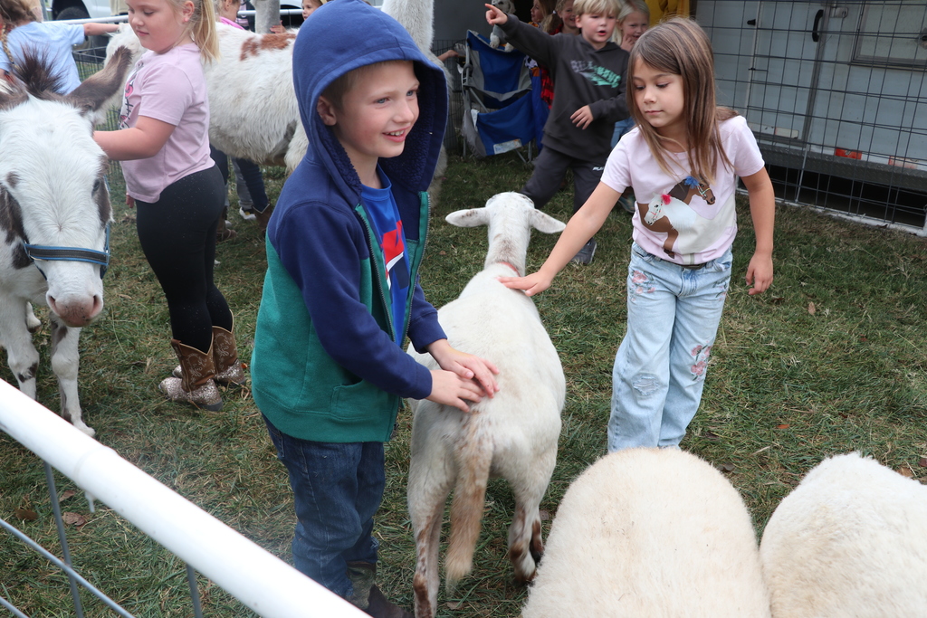  Horizon Elementary students got to explore many different animals for their fall party day.