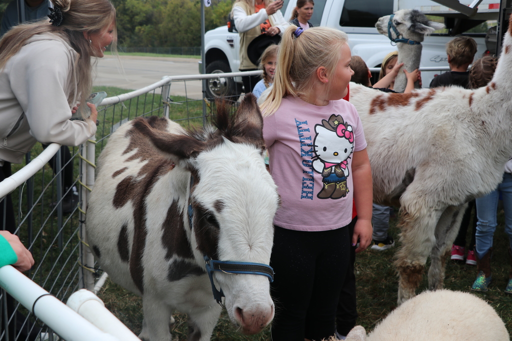  Horizon Elementary students got to explore many different animals for their fall party day.