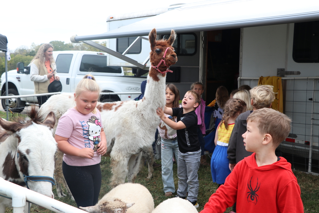  Horizon Elementary students got to explore many different animals for their fall party day.