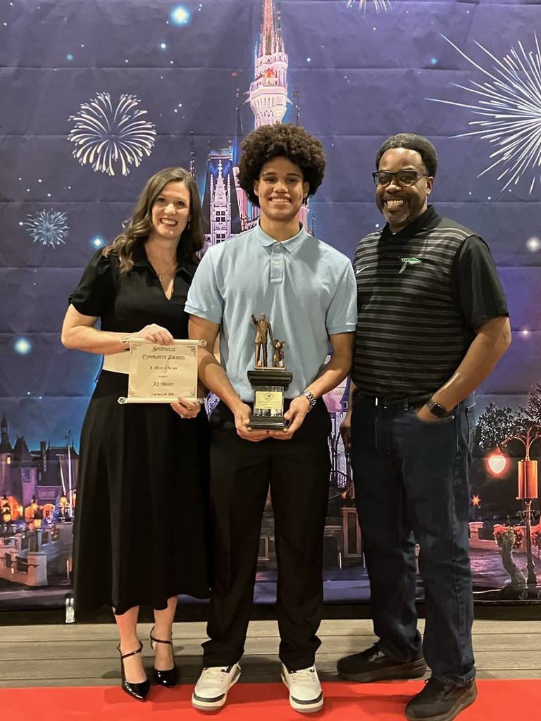 AJ Mason poses between his mom and dad for his Jr. Citizen of the Year award