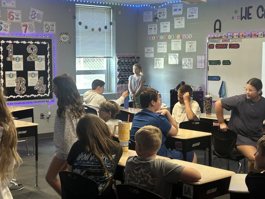 Picture of a class learning.