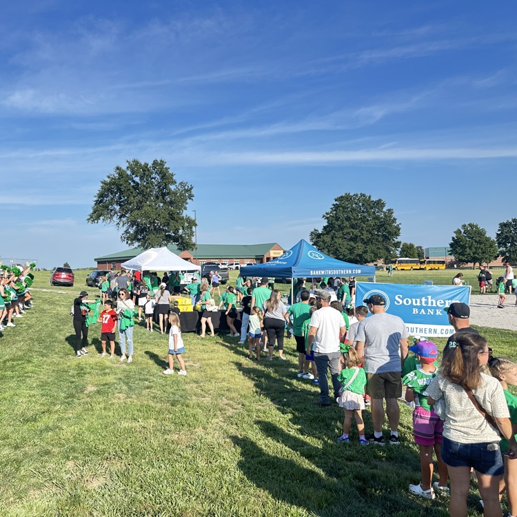 a long line of people w aiting to get hot dogs