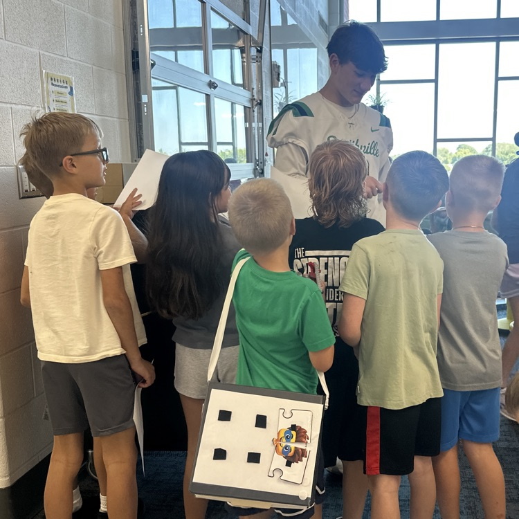 kids in line to get Kohen’s autograph