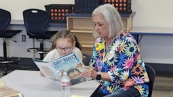 woman reading to student