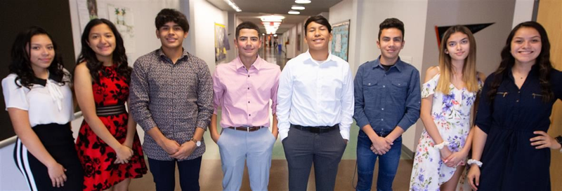  Group photo of happy students