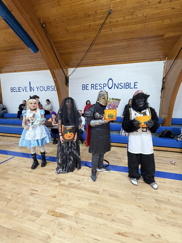 costume contest winners - students category