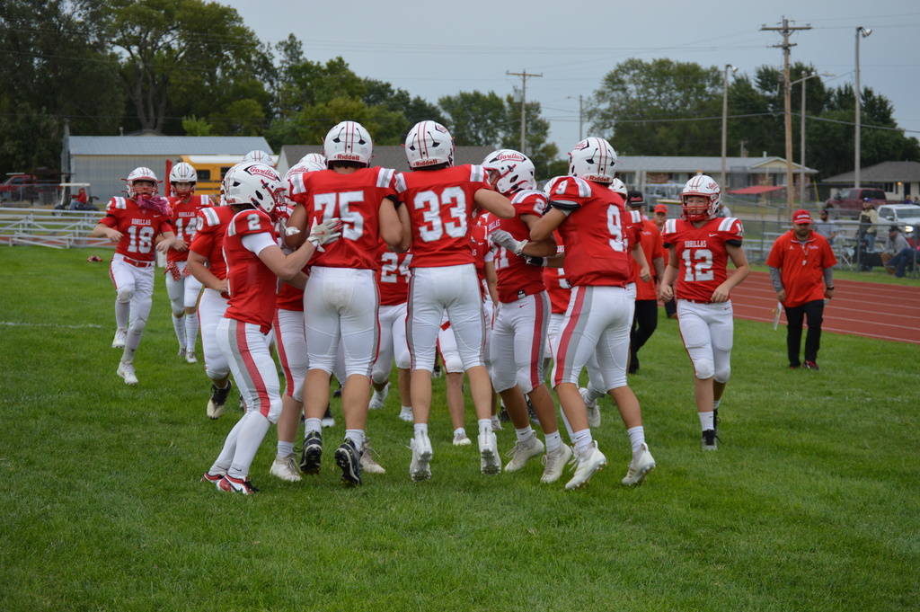 football players huddled up