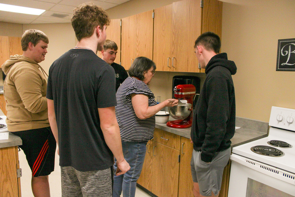 Vinson assisting students in culinary  class 2