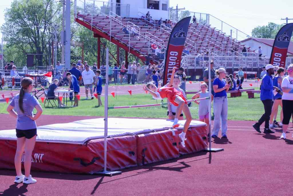 student high jumping