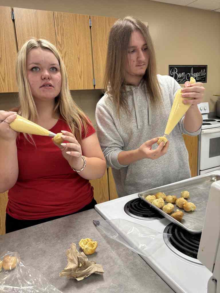 students filling crombuche's with filling