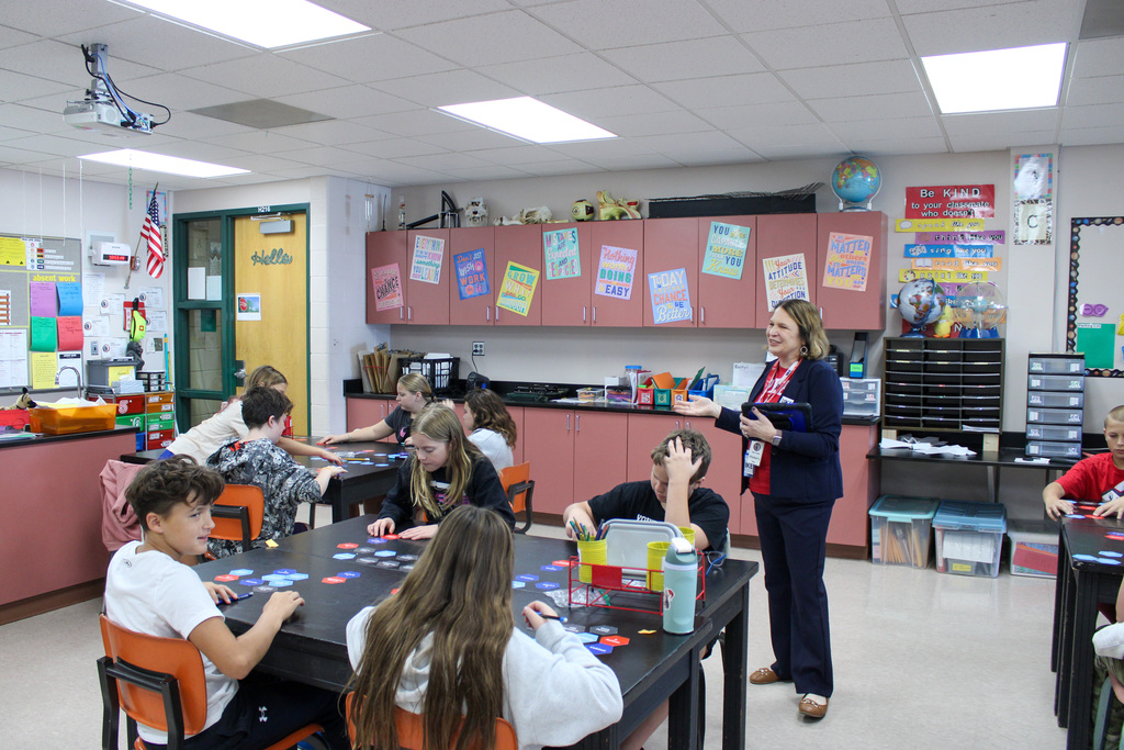 Leanne Holst asking students questions